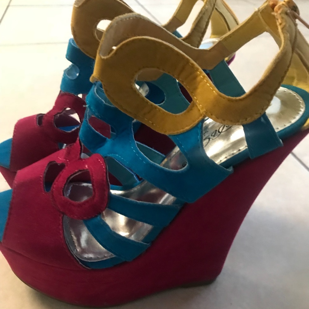 Shoes - Picture 2 of 5